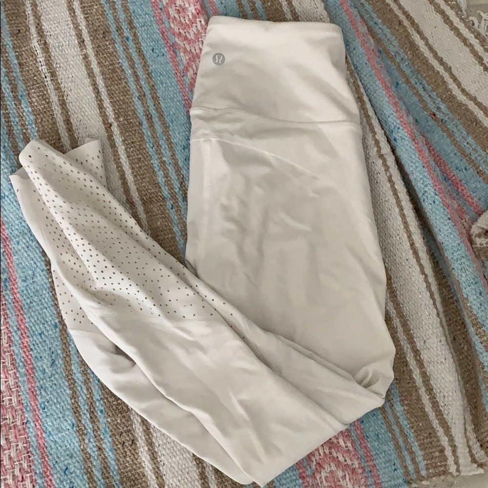 White lululemon leggings